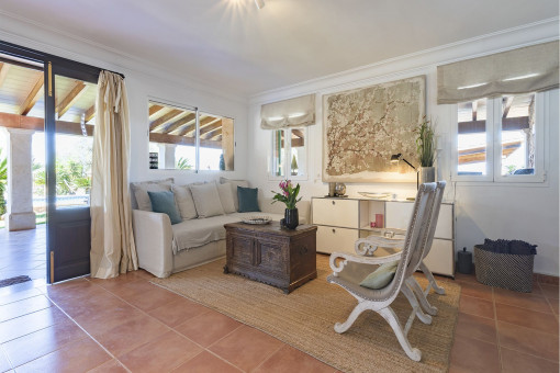 Wohnbereich mit Ausgang zur Terrasse 