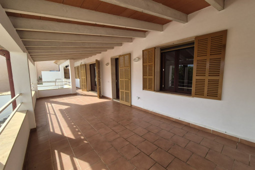 Terrasse mit Treppe zum Patio