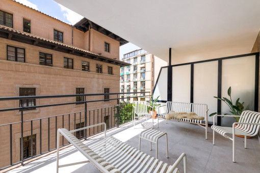 Überdachte großzügige Terrasse 