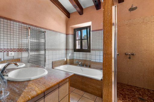 Badezimmer im Obergeschoss