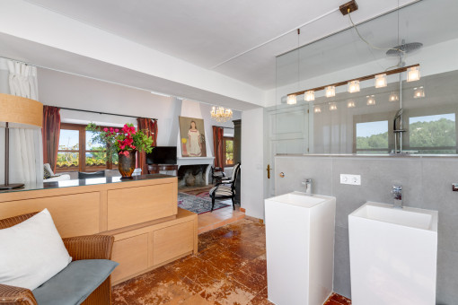Offenes Badezimmer der Master Suite