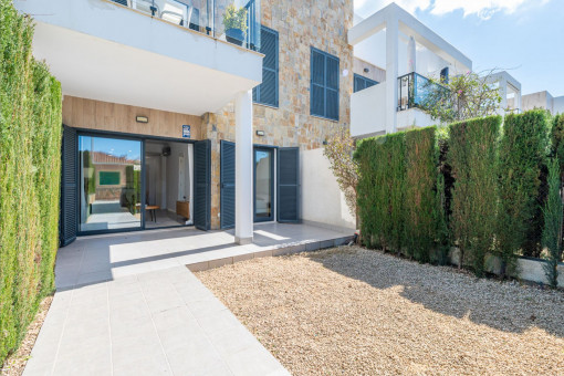 Charmante Erdgeschosswohnung mit privatem Garten und Gemeinschaftspool in Meeresnähe von Cala Murada