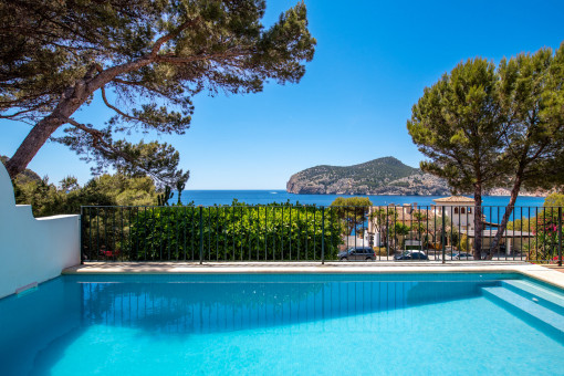 Pool mit traumhaften Meerblick 