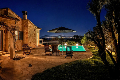 Finca mit viel Land und weitläufigem Landschaftsblick bis nach Alcúdia