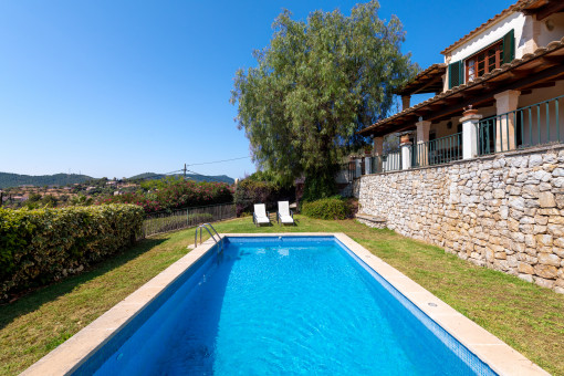 Pool mit Garten