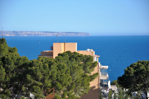 Mediterraner Meerblick über die Küste