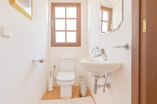 Helles kleines Gästebadezimmer