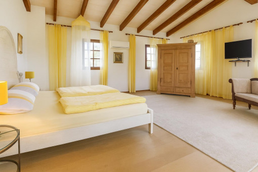 Helles und geräumiges Schlafzimmer