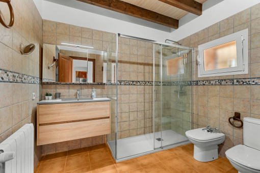 Badezimmer im Erdgeschoss