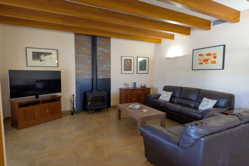 Wohnzimmer mit Kamin 