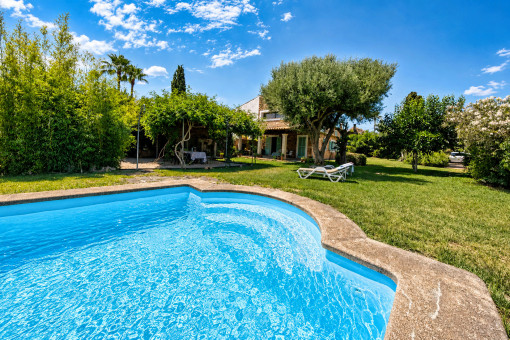 Landhaus mit Pool und weitläufigem Garten bei Santa Maria