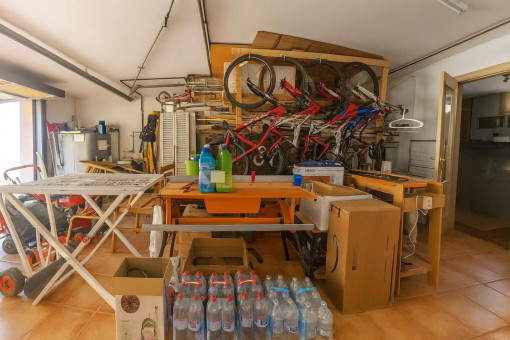 Garage, die derzeit als Lager genutzt wird