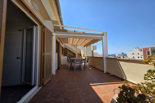 Große Terrasse mit Meerblick