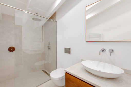 weiteres Badezimmer 