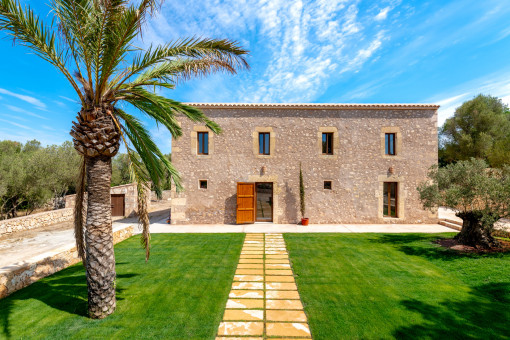 Historische Finca bestehend aus 2 Gebäuden  und grossem Pool mit tollem Blick über Manacor bis zur Tramuntana