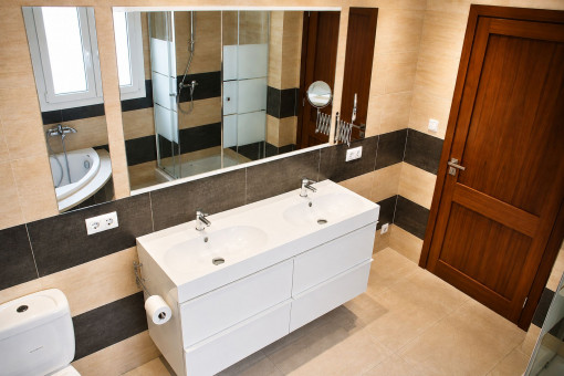 Bad en Suite am ersten Schlafzimmer