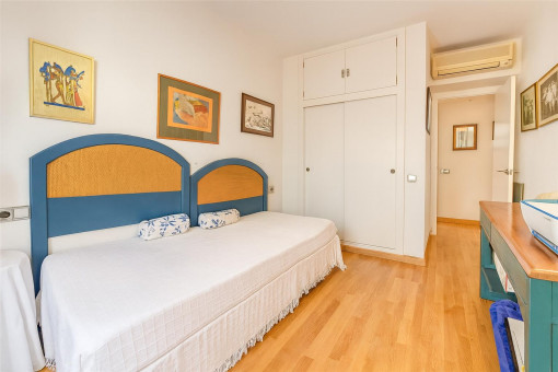 Drittes Doppelzimmer mit Kleiderschrank