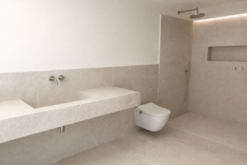 Beide Baezimm mit Walk-in-Dusche