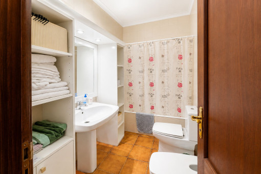 Badezimmer mit Badewanne