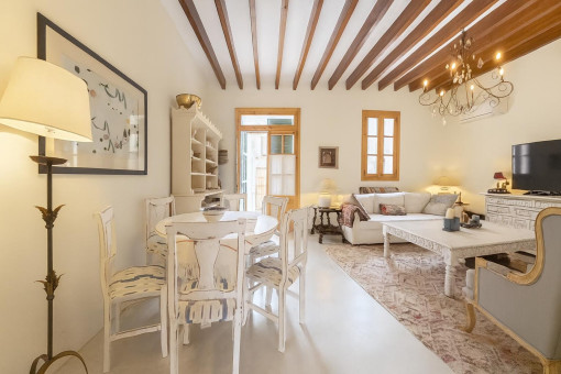 Sala y comedor rústicos y luminosos