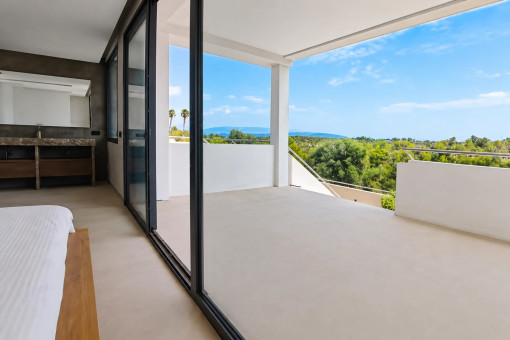 Überdachte Terrasse mit Zugang zum Schlafzimmer