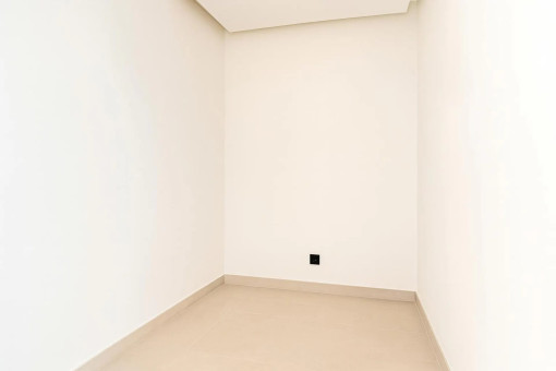 Begehbarer Kleiderschrank des Hauptschlafzimmers