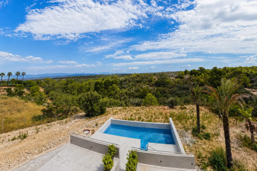 Privater Pool mit weitem Landschaftsblick