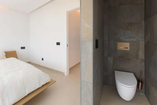 Separates WC im Hauptschlafzimmer en suite