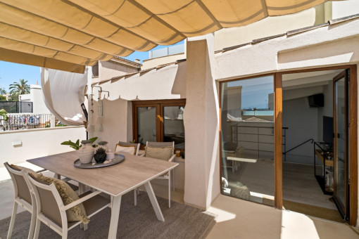 Private Dachterrasse mit Blick auf das Meer und die Kathedrale