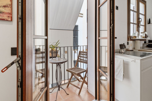 Heller Wohnbereich mit französischem Balkon