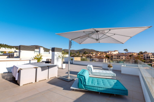 Möbliertes Penthouse nahe Son Vida mit großer Dachterrasse, Pool, SPA und Tiefgarage – Saisonmiete in Palma