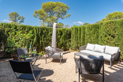 Eine Erdgeschosswohnung mit privatem Garten, PKW Stellplatz und Gemeinschaftspool in Cala Murada