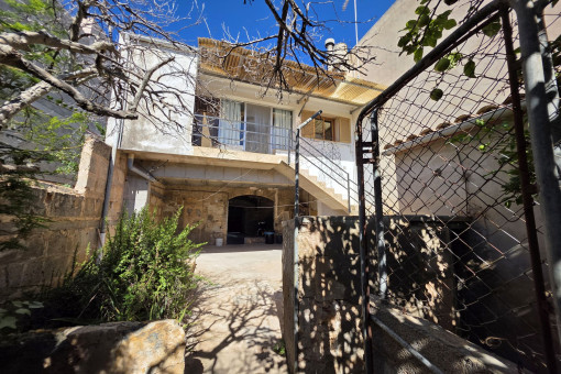Blick aufs Haus aus dem Garten
