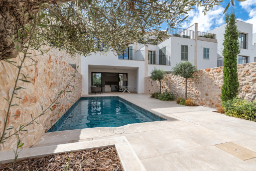 Ein wunderschönes Neubau-Stadthaus in Santanyi mit Pool und Dachterrasse