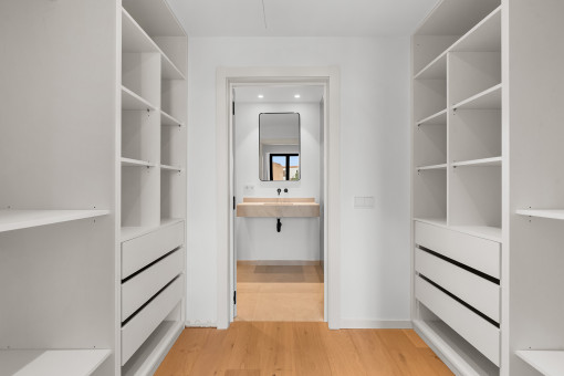 Bad und begehbarer Kleiderschrank