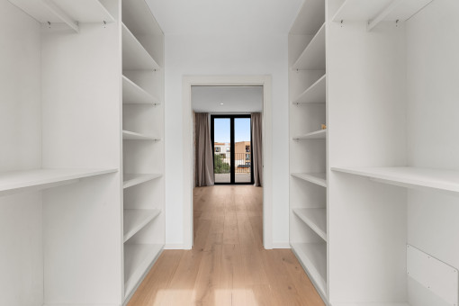 Begehbarer Kleiderschrank
