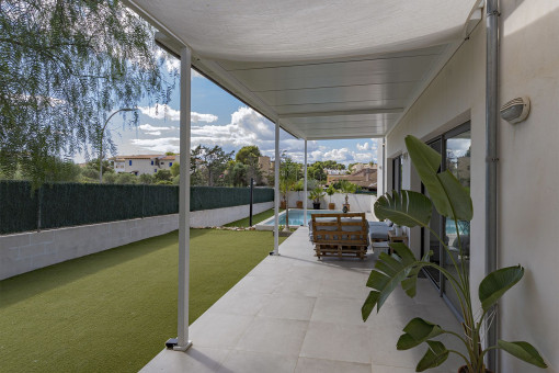 Überdachte Terrasse