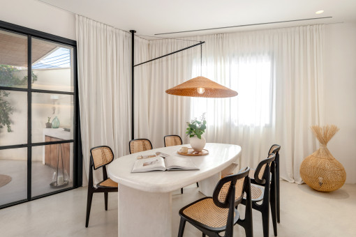 Essbereich mit Designertisch