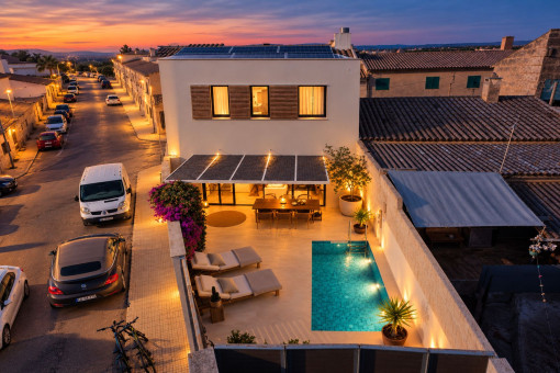 Ein atemberaubendes Stadthaus mit Pool in Ses Salines