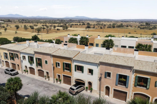 Neubau Stadthäuser in Campos mit privatem Pool und Garten