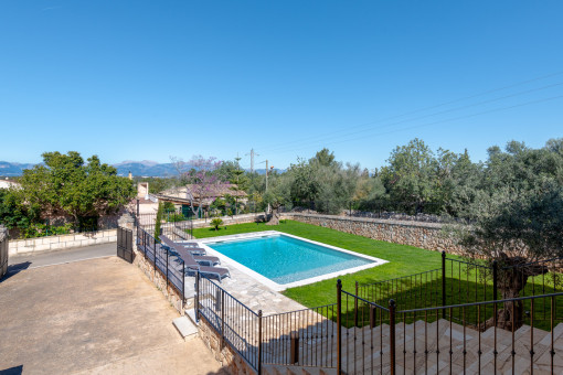 Garten mit Pool