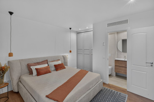 Schlafzimmer 1