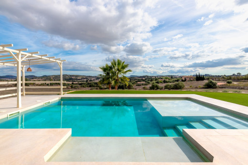 Pool mit Terrasse