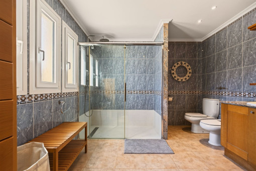 Badezimmer im Erdgeschoss
