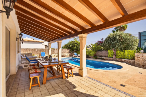 Überdachte Terrasse