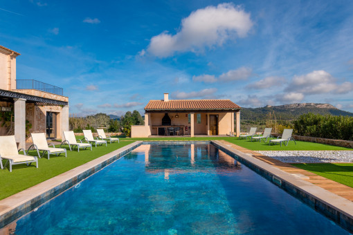 |finca-felanitx-mallorca-mieten-swimming-pool.jpg