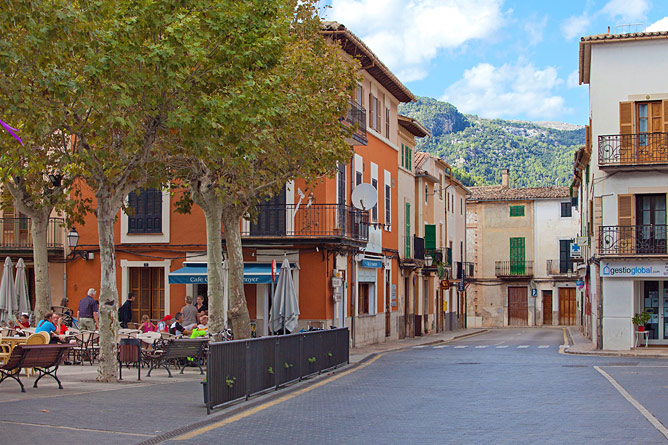 Plaza in Bunyola